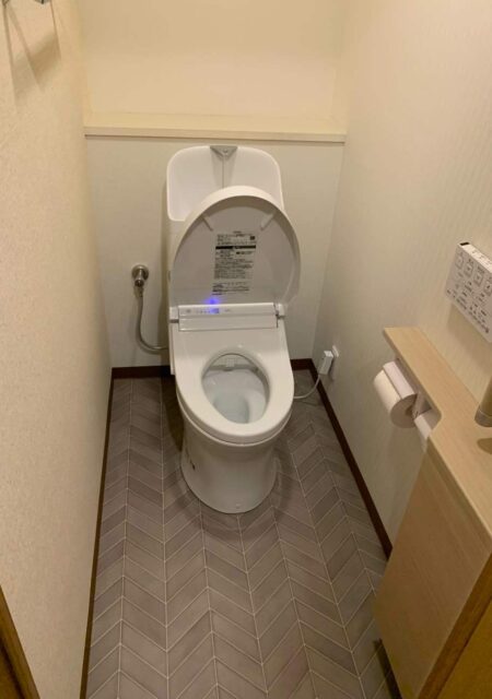 トイレ：仙台市太白区　掃除もしやすいオート開閉トイレリフォーム